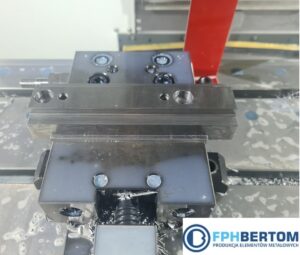 Frezowanie-Haas-VF-1-min-300x255